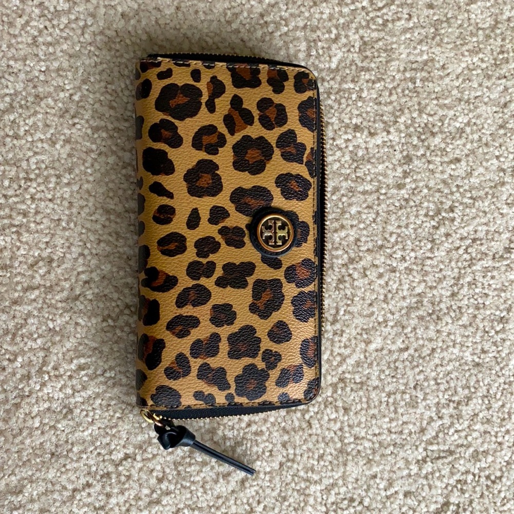 Tory Burch wallet in leopard print